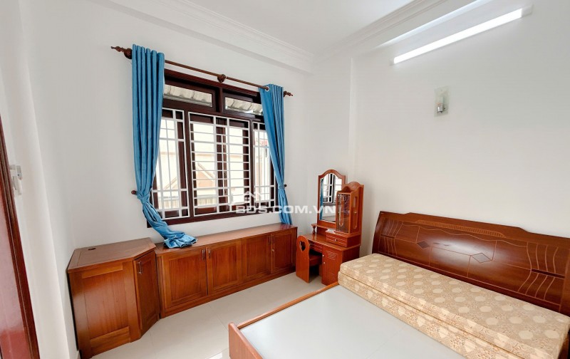 NHÀ GÓC 2 MẶT TIỀN – VỊ TRÍ SIÊU ĐẸP – 9.6 TỶ - HH 1% NHỜ ACE GIỚI THIỆU. LH:0938288389.