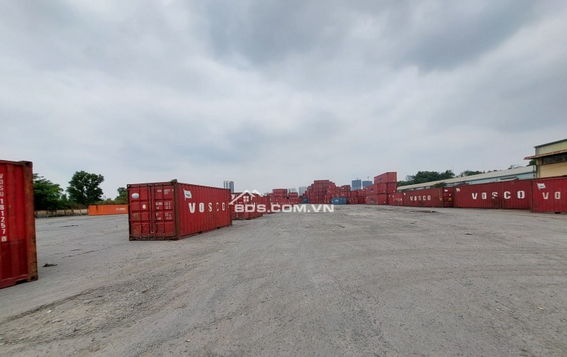 Cho thuê 3000m2 bãi sẵn nền bê tông, chủ có dựng kho, xưởng, tập kết hàng hóa thuận tiện