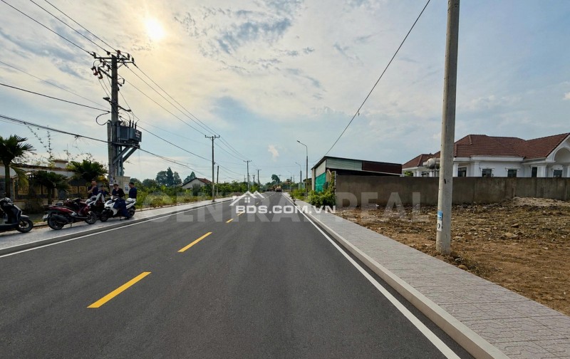 ĐẤT MẶT TỀN SỔ RIÊNG THỔ CƯ, GIÁ TT 300TR. NGAY TRUNG TÂM