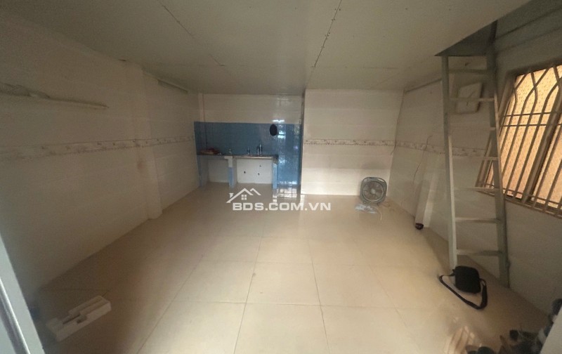 NHÀ BÁN CHÍNH CHỦ 2,4 TỶ 31m2 hẻm xe hơi, gần trung tâm và các tiện ích công cộng
