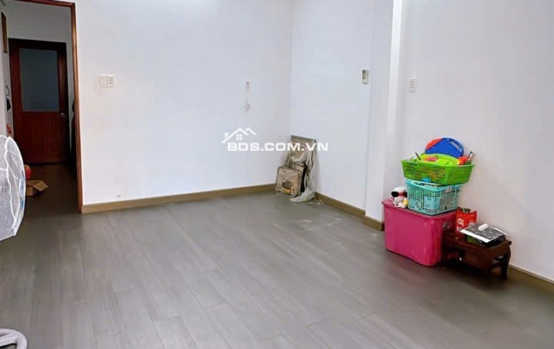 Bán nhà hẻm 4 mét đường đoàn văn bơ ,p14,q4. Dt: 5,4x17m .giá 7,5 tỷ