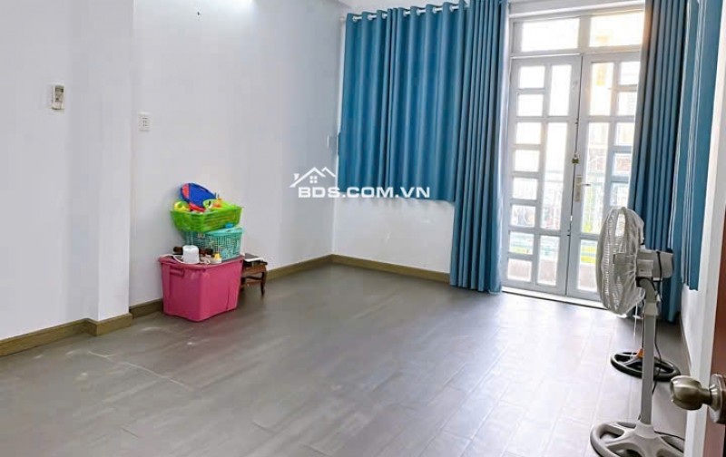 Bán nhà hẻm 4 mét đường đoàn văn bơ ,p14,q4. Dt: 5,4x17m .giá 7,5 tỷ