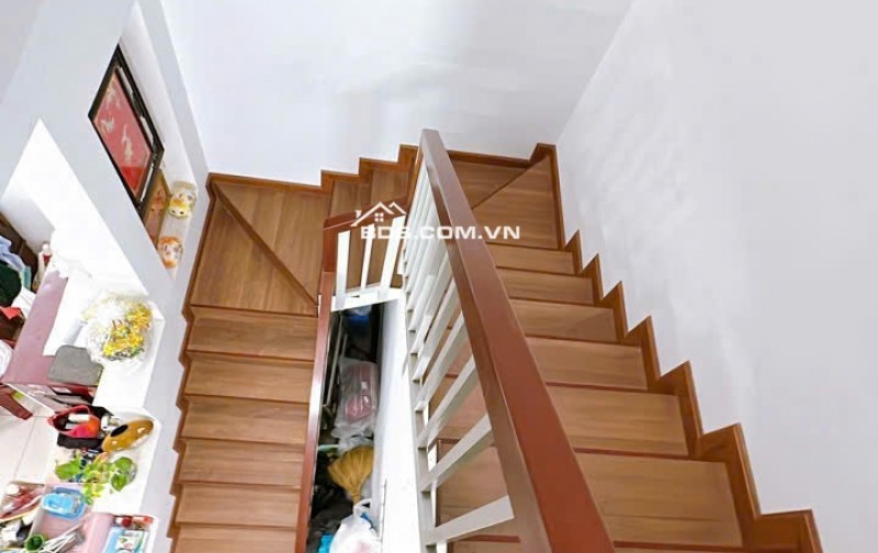 Bán nhà hẻm 4 mét đường đoàn văn bơ ,p14,q4. Dt: 5,4x17m .giá 7,5 tỷ
