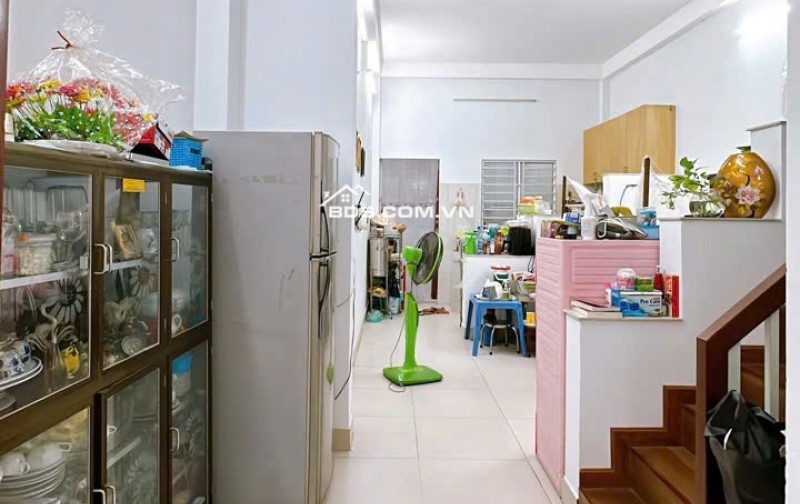 Bán nhà hẻm 4 mét đường đoàn văn bơ ,p14,q4. Dt: 5,4x17m .giá 7,5 tỷ