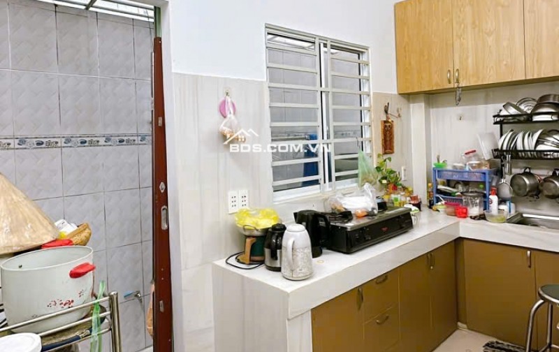 Bán nhà hẻm 4 mét đường đoàn văn bơ ,p14,q4. Dt: 5,4x17m .giá 7,5 tỷ