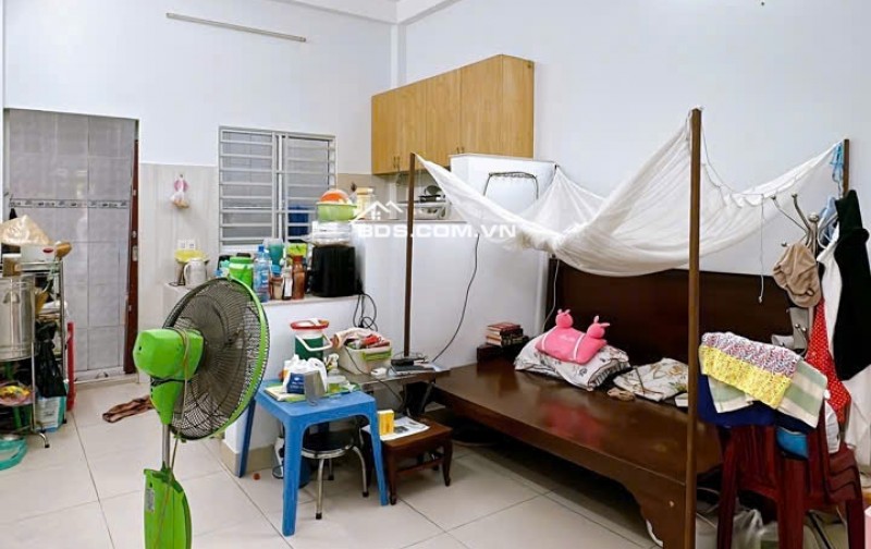 Bán nhà hẻm 4 mét đường đoàn văn bơ ,p14,q4. Dt: 5,4x17m .giá 7,5 tỷ