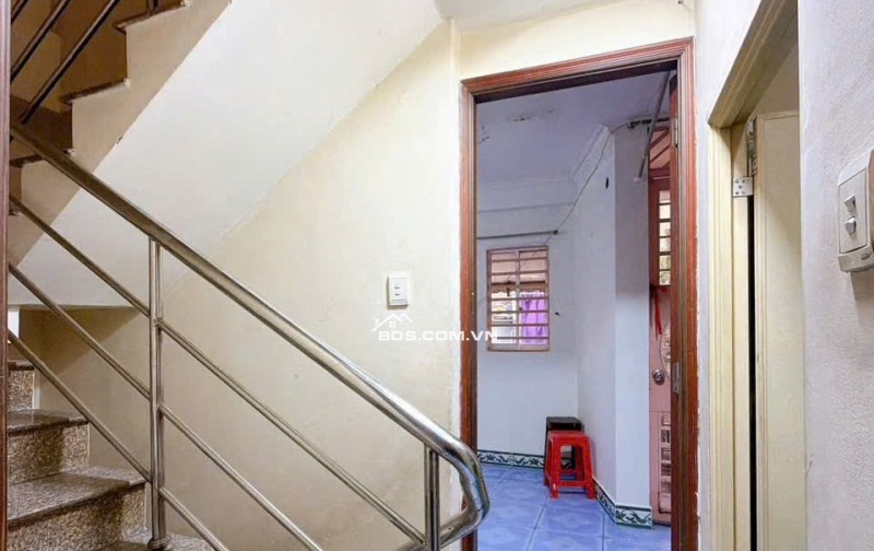 Bán nhà mặt tiền kinh doanh Đoàn Văn Bơ ,p16,q4. Dt:4,3x8,3m – giá 5,25 tỷ