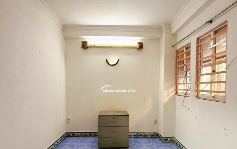 Bán nhà mặt tiền kinh doanh Đoàn Văn Bơ ,p16,q4. Dt:4,3x8,3m – giá 5,25 tỷ