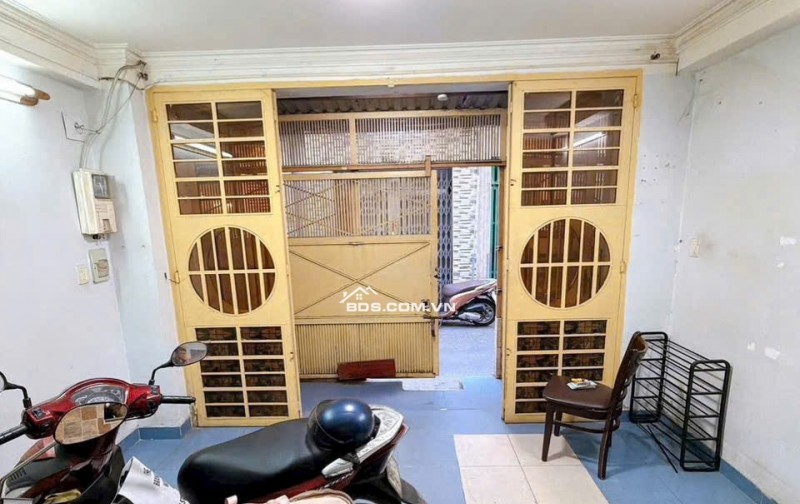 Bán nhà mặt tiền kinh doanh Đoàn Văn Bơ ,p16,q4. Dt:4,3x8,3m – giá 5,25 tỷ