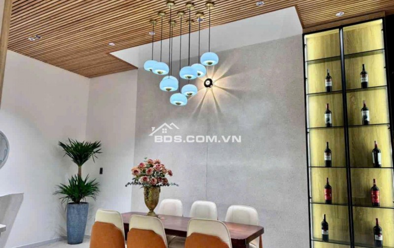BÁN NHÀ SIÊU ĐẸP .SÁT LÝ THÁI TÔNG.70MV 3 TẦNG 3 PHÒNG NGỦ.4WC CÁCH BIỂN 100M NHỈNH 9 TỶ