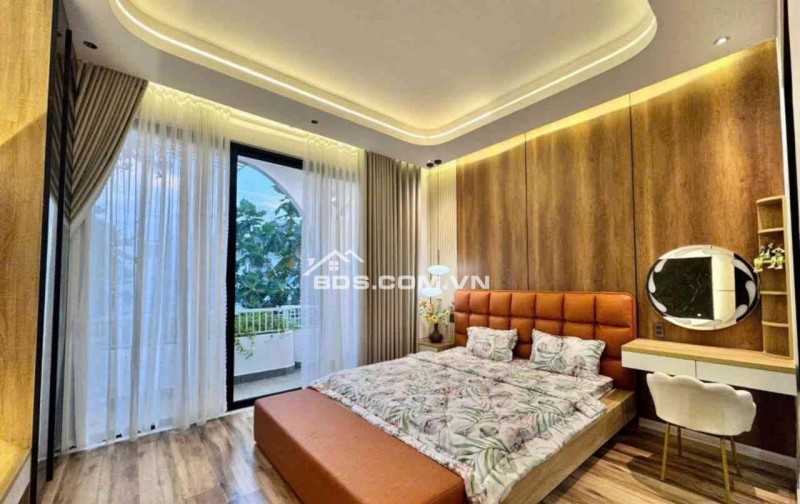 BÁN NHÀ SIÊU ĐẸP .SÁT LÝ THÁI TÔNG.70MV 3 TẦNG 3 PHÒNG NGỦ.4WC CÁCH BIỂN 100M NHỈNH 9 TỶ
