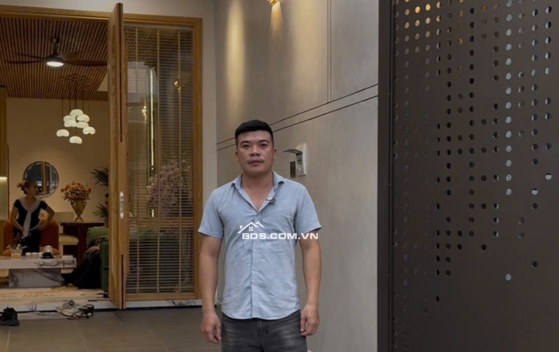 BÁN NHÀ SIÊU ĐẸP .SÁT LÝ THÁI TÔNG.70MV 3 TẦNG 3 PHÒNG NGỦ.4WC CÁCH BIỂN 100M NHỈNH 9 TỶ