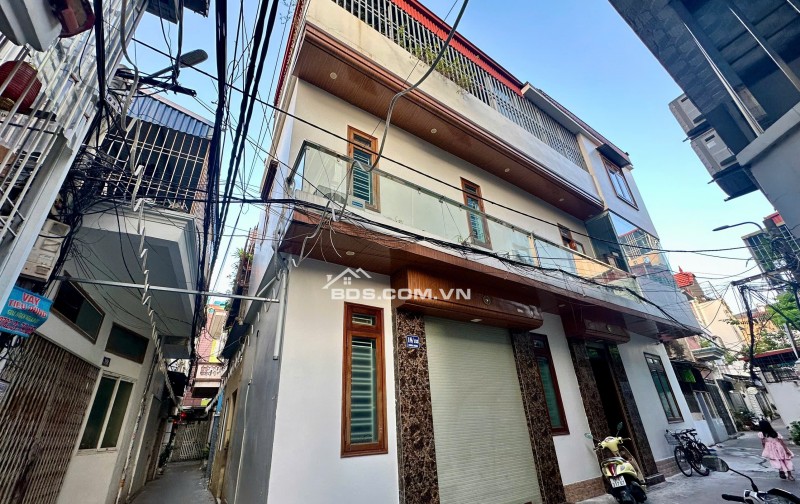 Bán nhà riêng tại 18/133 Chùa Hàng, 4,35 tỷ, 50m2, 3PN, 2WC, hướng Tây