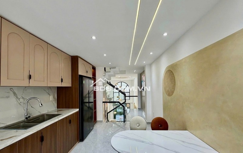 nhà mới xây 4 tầng full nội thất trục Phạm Văn Chiêu