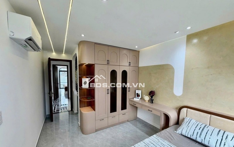 nhà mới xây 4 tầng full nội thất trục Phạm Văn Chiêu