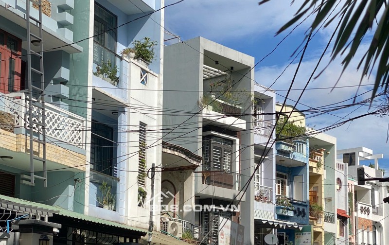 siêu phẩm nhà phố cách 1 căn ra trục Phạm Văn Chiêu sầm uất ăn uống hẻm 7m