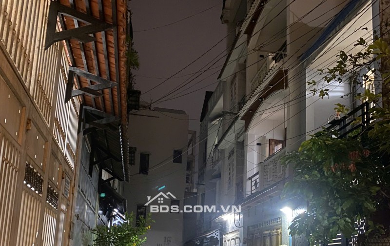 nhà phố đẹp 4 tầng hẻm xe hơi trục Phạm Văn Chiêu nội thất xịn