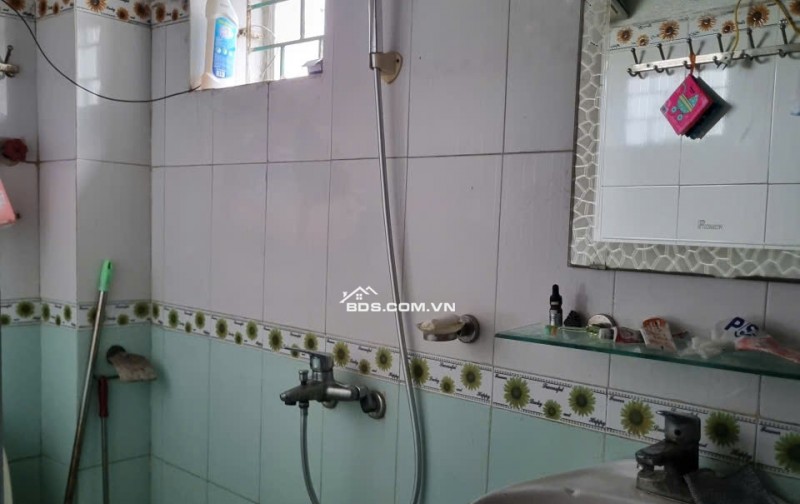 BÁN NHÀ MẶT TIỀN ĐƯỜNG QL1A, DT 43M2 SĐCC 4,5TỶ. LH:0396631136 – 0386663369.