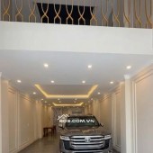 BÁN NHÀ 8 TẦNG THANG MÁY-GARA 2 Ô TÔ-CÁCH ĐƯỜNG CỔ LINH 50M-YÊN TĨNH-THUẬN TIỆN ĐI LẠI