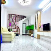 NGÃ TƯ SỞ - NHÀ ĐẸP LUNG LINH - MỘT BƯỚC ĐƯỜNG 2.5 Ô TÔ TRÁNH - HƠN 6TỶ!