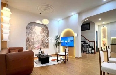  Nhà đẹp trung tâm Nguyễn Văn Linh – Chỉ cần xách vali vào ở!