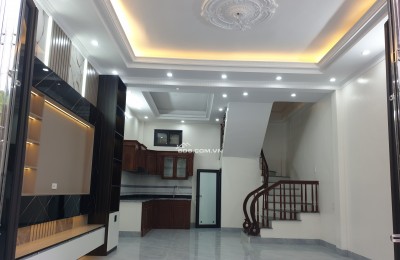 BÁN NHÀ ĐẸP 2.35 TỶ 3 TẦNG 42M2 NGÕ CỰC RỘNG TRẦN HUY LIỆU