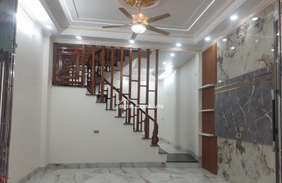 BÁN NHÀ 3.85 TỶ 4 TẦNG 40M2 ( ĐÔNG BẮC ) Ô TÔ ĐỖ CỬA NGÕ TRƯỜNG CHINH