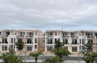 NHÀ PHỐ VEN BIỂN LIỀN KỀ PARA SOL - CARAWORLD CAM RANH SẴN SỔ - 4 TỶ 2