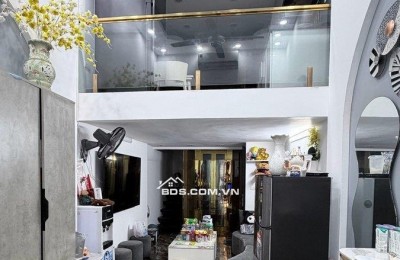 PHỐ NGUYÊN HỒNG - THANG MÁY XỊN - NGÕ THÔNG BA GÁC TRÁNH - NHÀ ĐẸP Ở LUÔN - SÂN CHƠI RỘNG - FULL TIỆN ÍCH. GIÁ NHỈNH 10 TỶ