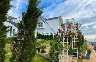 Bán biệt thự nghỉ dưỡng 3,7 tỷ full nội thất, nhà mới 100%, SỔ HỒNG SẴN, NHẬN NHÀ NGAY.