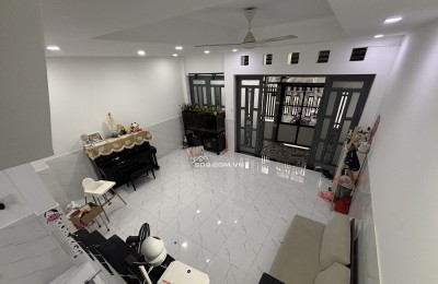 Cư xá phú lâm A, nhà cứng cáp, 3 phòng ngủ, 4 toilet, quy hoạch ra mặt tiền. Hiện tại hẻm thông tứ phía 20m ra hẻm xe hơi đậu ngang 4 chiếc