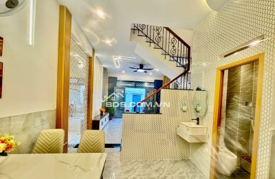 HẺM XE HƠI - HẺM THÔNG - KHU DÂN TRÍ AN NINH - NGANG GẦN 5M BỀ THẾ - NHÀ MỚI FULL NỘI THẤT VÀO Ở NGAY.