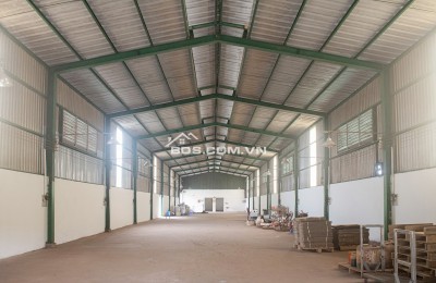 Cho thuê kho xưởng 1000m² (mở rộng được) ở gần đường QL 10. Có sẵn VP, nhà ăn