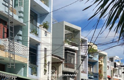 siêu phẩm nhà phố cách 1 căn ra trục Phạm Văn Chiêu sầm uất ăn uống hẻm 7m