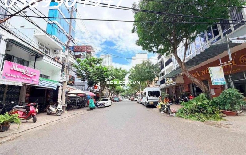 Nhà 2,5 tầng Đường Biệt Thự _ hẻm ô tô thông ] * Cách biển Trần Phú : 300m * Giá : 4,3 tỷ