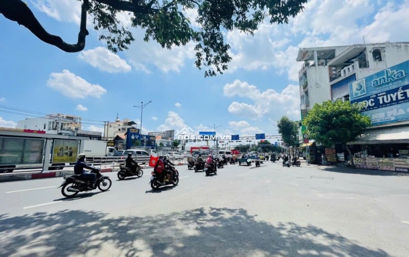 GẤP BÁN nhà 3 lầu hẻm 8m ngay Metro Trường Chinh 101m2 ngang 5m sát KCN Tân Bình 11.9 tỷ