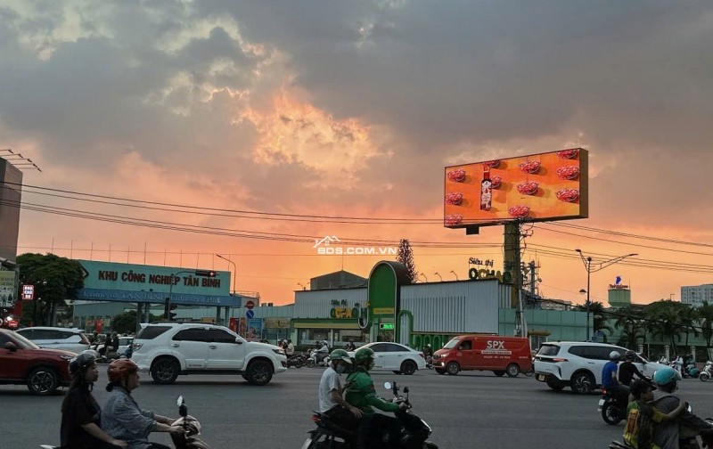 GẤP BÁN nhà 3 lầu hẻm 8m ngay Metro Trường Chinh 101m2 ngang 5m sát KCN Tân Bình 11.9 tỷ