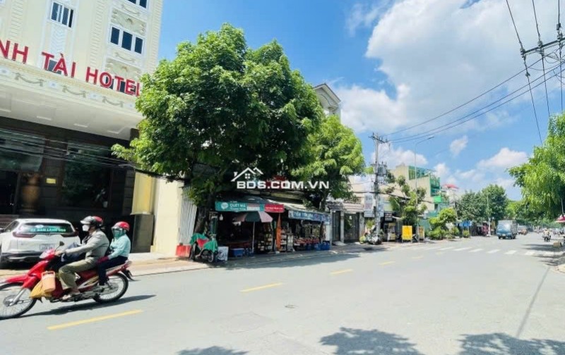 GẤP BÁN nhà 3 lầu hẻm 8m ngay Metro Trường Chinh 101m2 ngang 5m sát KCN Tân Bình 11.9 tỷ