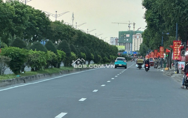 GẤP BÁN nhà 3 lầu hẻm 8m ngay Metro Trường Chinh 101m2 ngang 5m sát KCN Tân Bình 11.9 tỷ