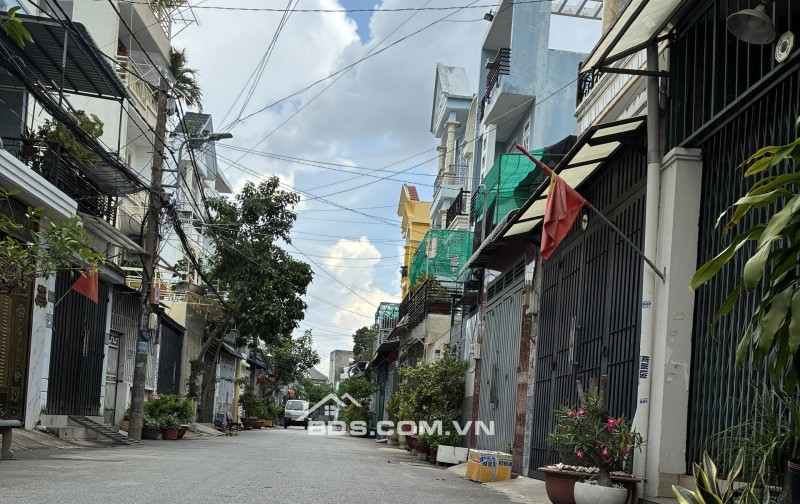 Hẻm 158 Lâm Thị Hố, Trung Mỹ Tây, chính chủ cần bán nhà