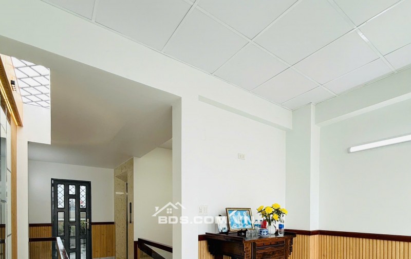 NGỘP BANK chỉ 10 tỷ xíu có nhà 5 tầng HXH 1 trục Quang Trung 88m2 có T.máy gần Emart 2.