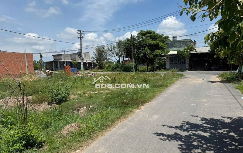 Bán nhanh 100m2 đất thổ ở đường Basa củ chi giá 700 triệu. ƯU tiên đi xem thực tế đất
