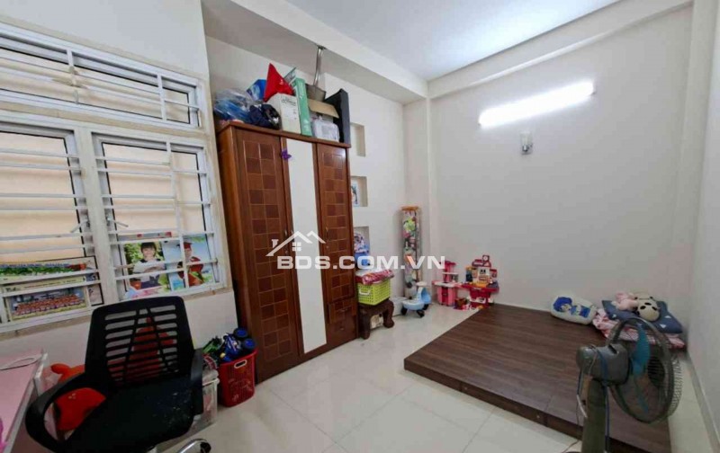 Nhà hẻm 1/ Tân Phú mặt tiền 5m. Nhiều tiện ích tốt