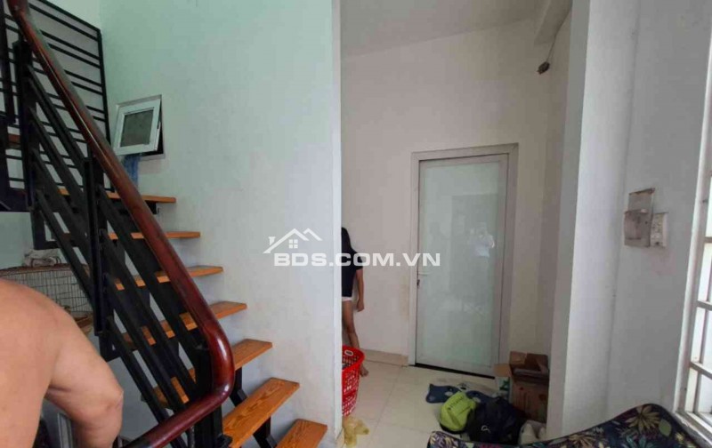 Nhà hẻm 1/ Tân Phú mặt tiền 5m. Nhiều tiện ích tốt