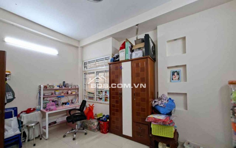 Nhà hẻm 1/ Tân Phú mặt tiền 5m. Nhiều tiện ích tốt
