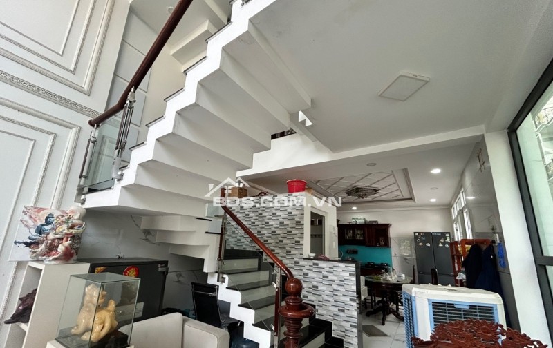 Lô góc 2 mặt khu dân xư hiệm hữu, hẻm 2 xe hơn né nhau vi vu