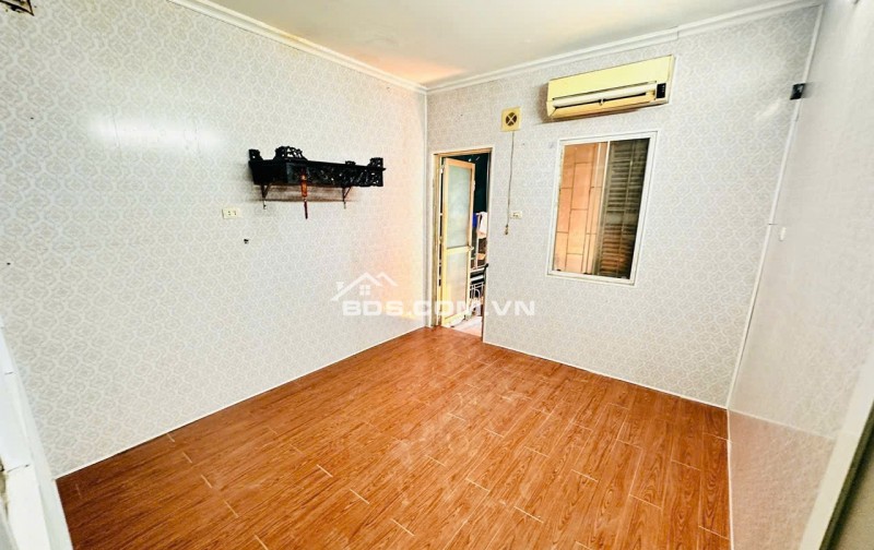 Bán nhà chính chủ 2,5 tầng ngõ 230/79 Định Công Thượng. LH:0968723972.