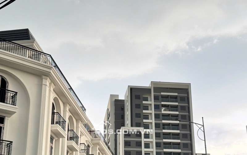 NHÀ PHỐ 5 TẦNG 247M2 SÀN , KHU ĐÔ THỊ ĐỒNG BỘ TIỆN ÍCH NỘI NGOẠI KHU, GIÁ CHỈ 3 TỶ 6 ĐƯỢC TẶNG THANG MÁY ( 300 TRIỆU)