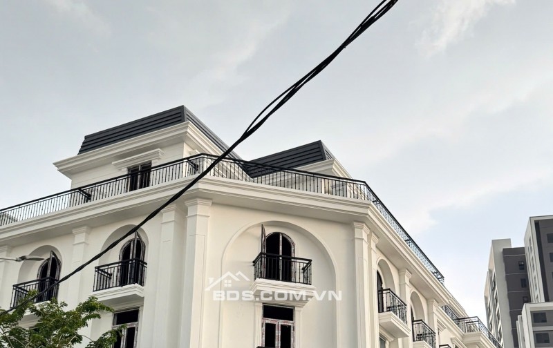 NHÀ PHỐ 5 TẦNG 247M2 SÀN , KHU ĐÔ THỊ ĐỒNG BỘ TIỆN ÍCH NỘI NGOẠI KHU, GIÁ CHỈ 3 TỶ 6 ĐƯỢC TẶNG THANG MÁY ( 300 TRIỆU)