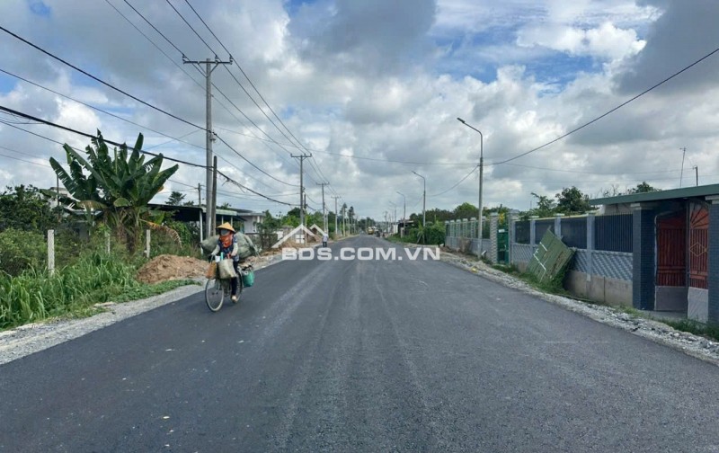 Bán Lô Đất Về Quê ngay 1 Sẹc Hương Lộ 32m Giá 1ty190 (còn thương lượng) Sổ hồng riêng thổ cư